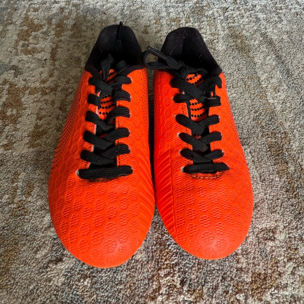 Vizari kids cleats in 11C